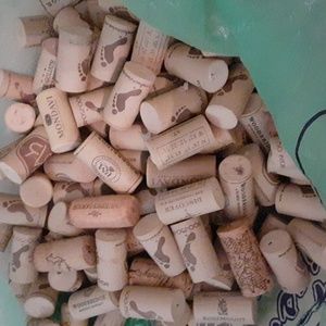 100+ wine corks